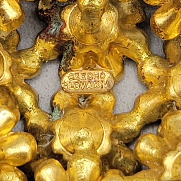 Vintage Czech Pastel Floral Clusters Gold Tone Brooch Flowers C Clasp - Picture 3 of 5